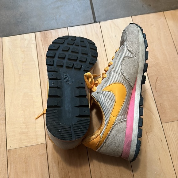 Nike size 36 - Picture 3 of 3